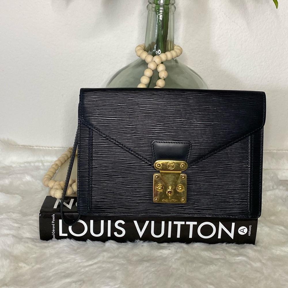 Louis Vuitton Black Epi Serie Dragonne Pochette